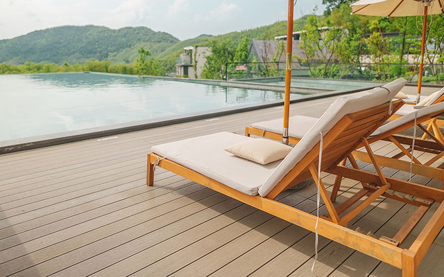 Aplicación wpc para piscina