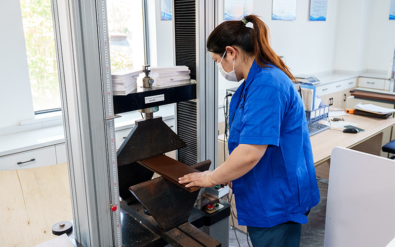 La empresa persigue la felicidad material de todos los empleados y la restablece 